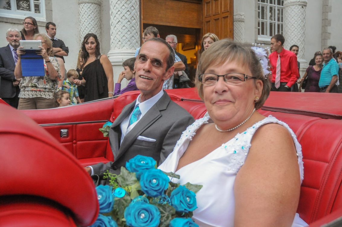 Galerie événement Michel Gauthier photographe mariage couple église voiture